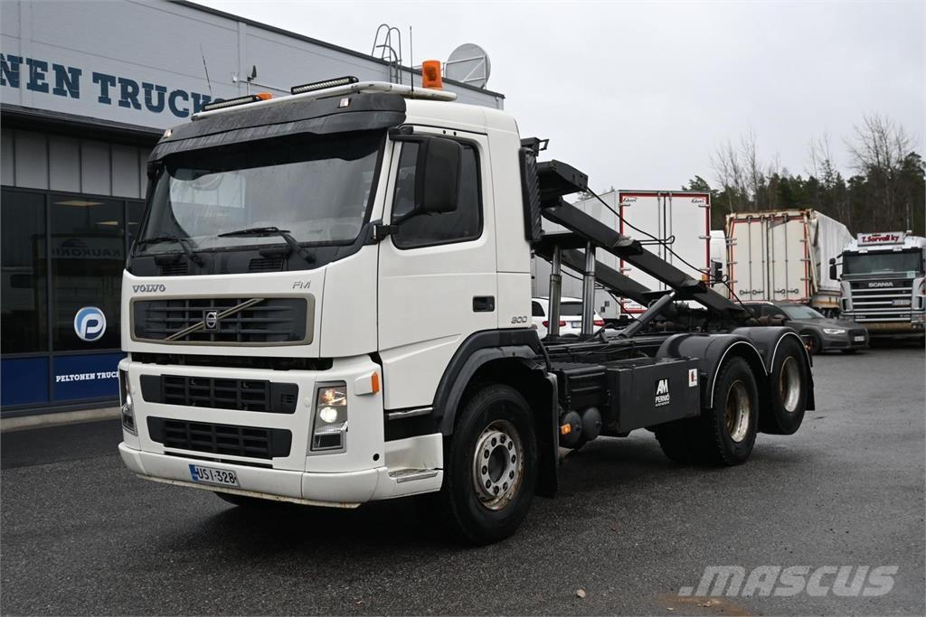 Volvo FM300 6x2 Rol kiper kamioni s kukama za dizanje