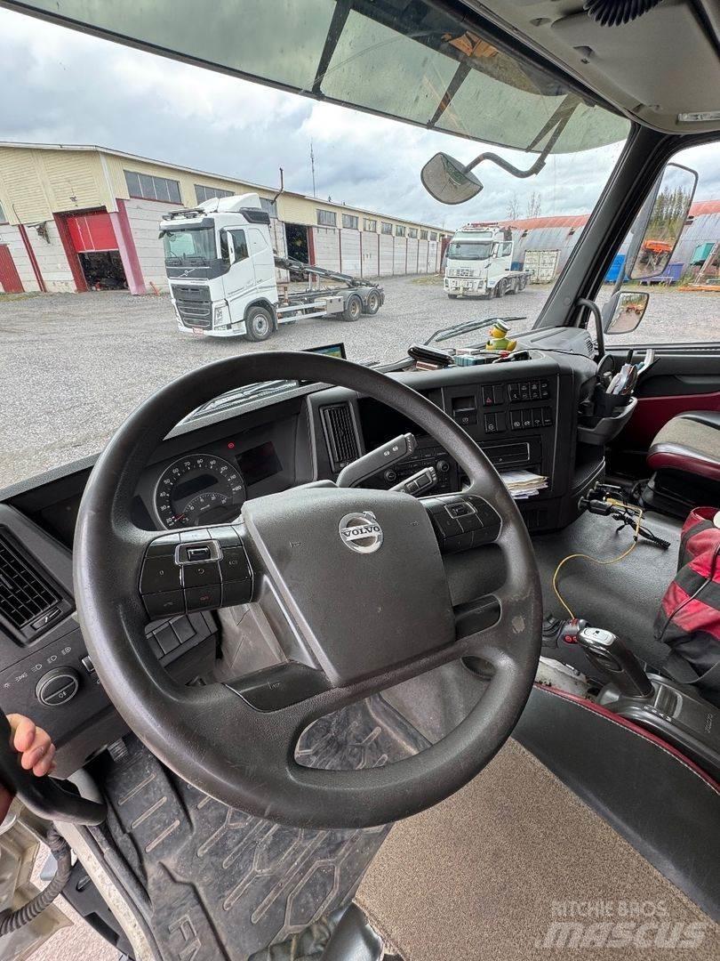 Volvo FMX 540 Rol kiper kamioni s kukama za dizanje
