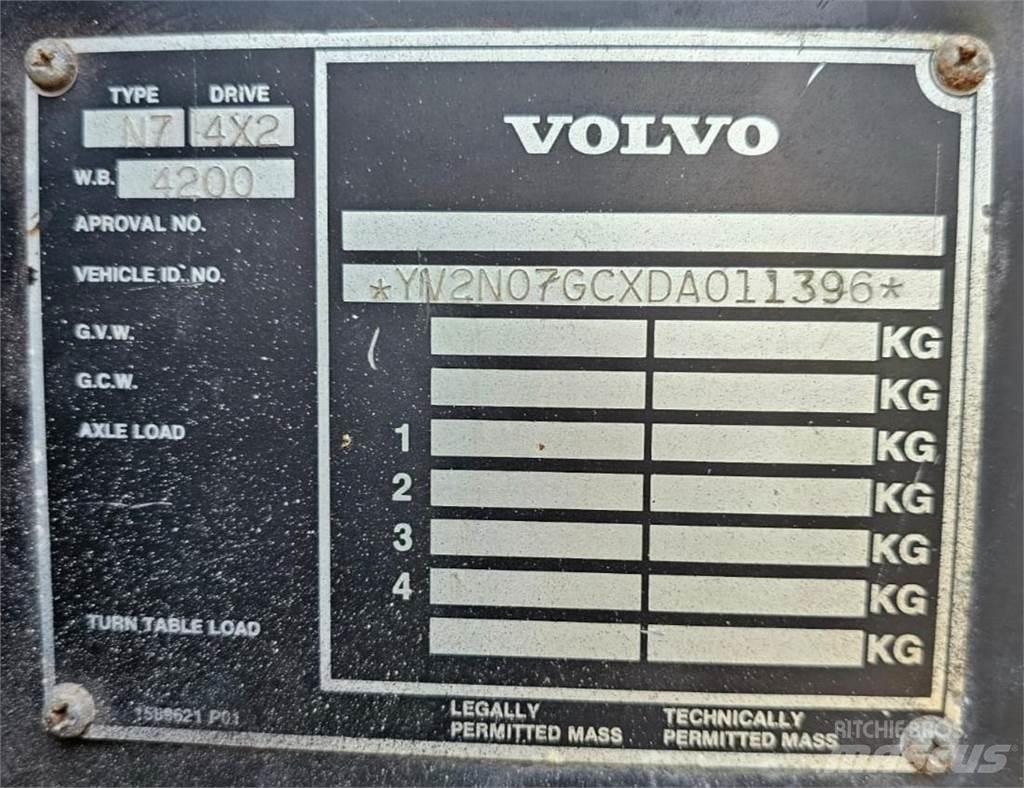 Volvo N7 6x2 Kamioni sa kranom