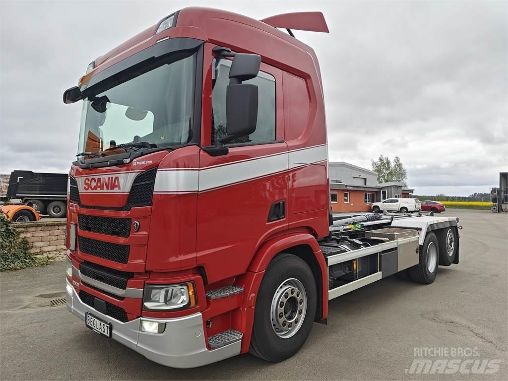 Scania R500 Rol kiper kamioni s kukama za dizanje
