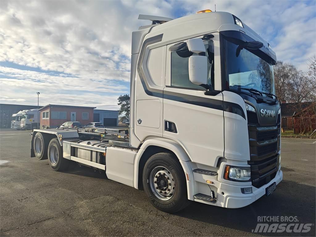 Scania R580 Rol kiper kamioni s kukama za dizanje