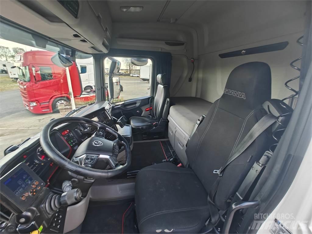 Scania R580 Rol kiper kamioni s kukama za dizanje