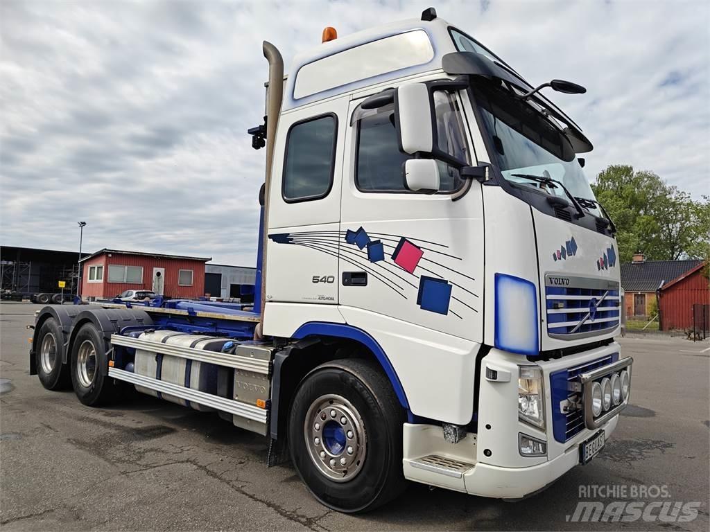 Volvo FH540 Rol kiper kamioni s kukama za dizanje