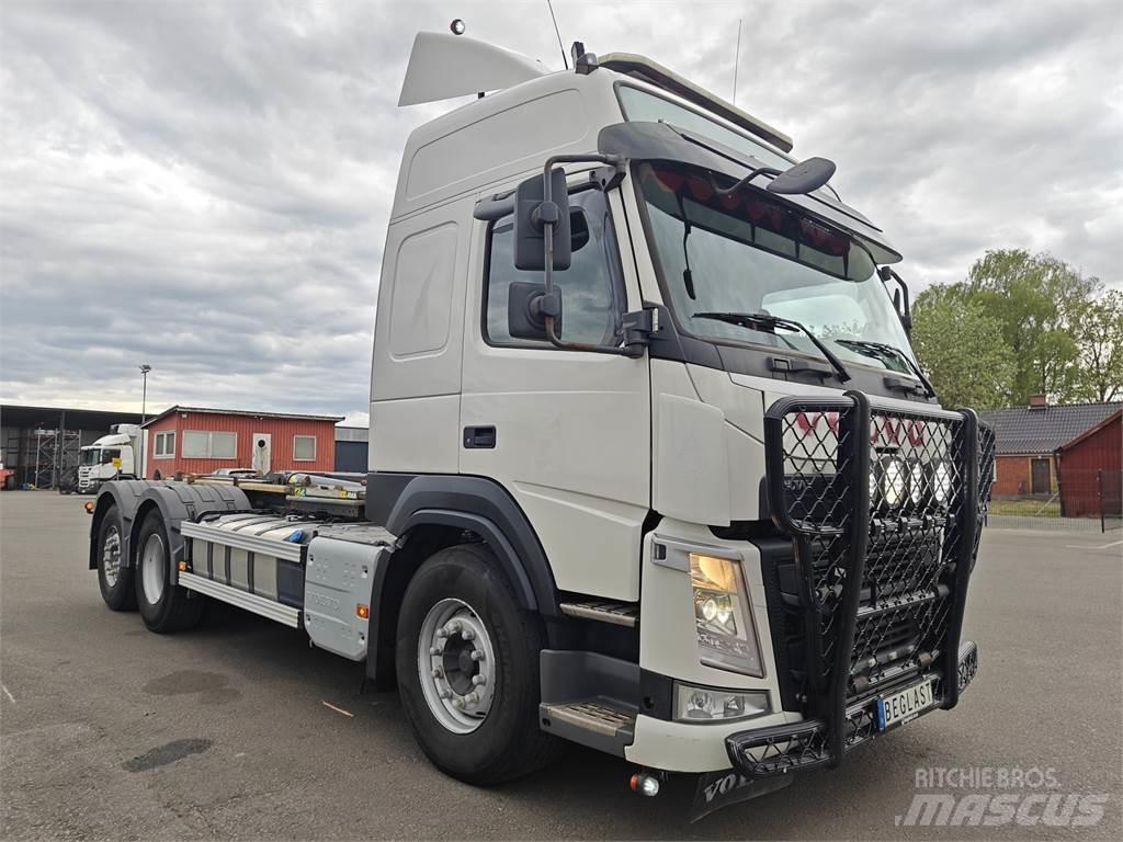 Volvo FM460 Rol kiper kamioni s kukama za dizanje