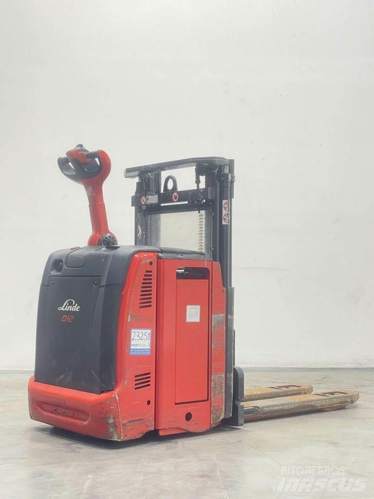 Linde D12-133 Ručni električni viličar