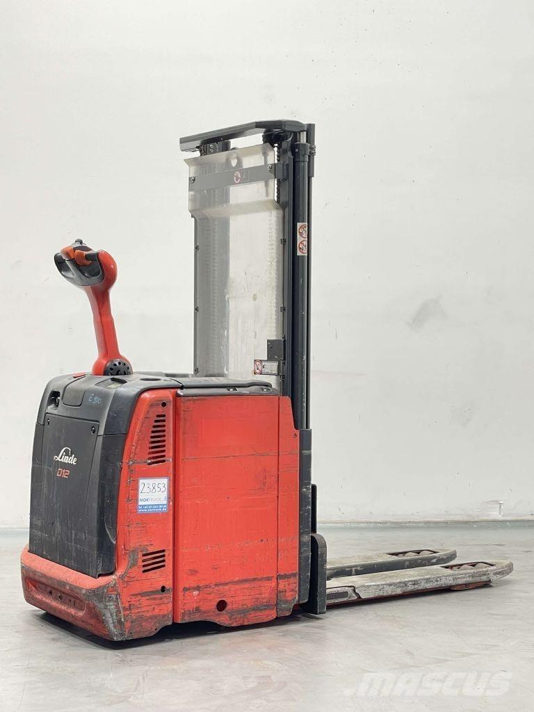Linde D12-133 Ručni električni viličar