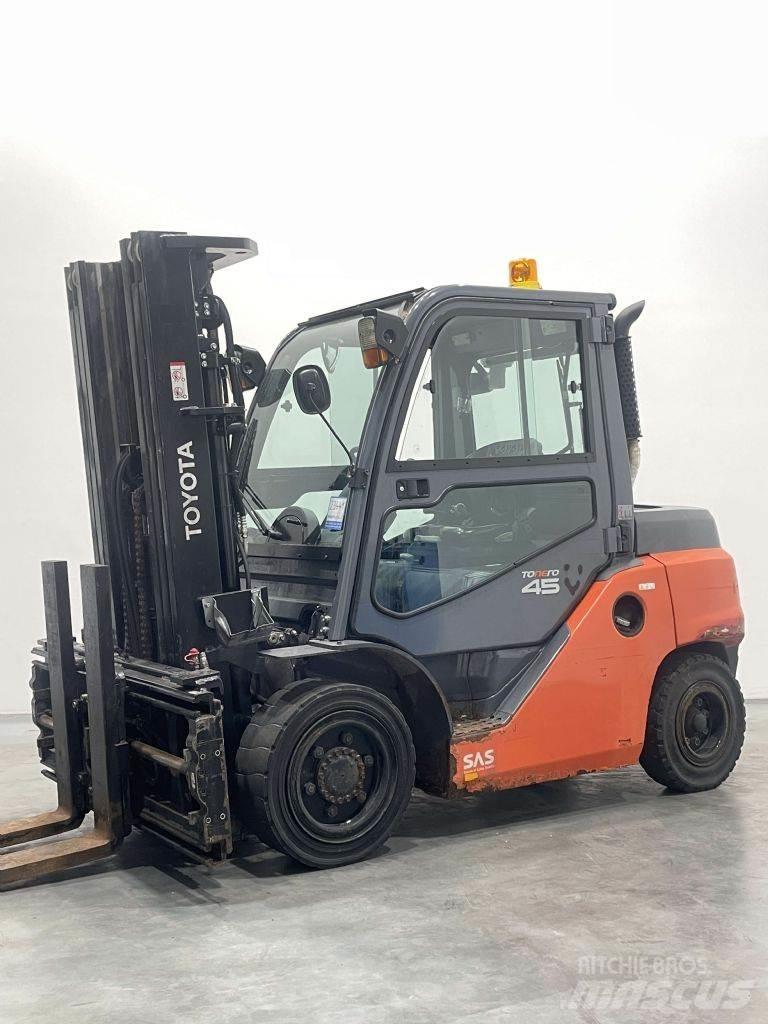Toyota 40-8FD40N Dizelski viličari