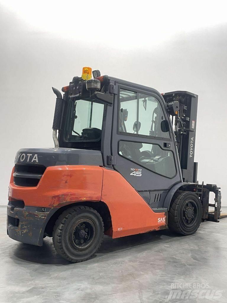 Toyota 40-8FD40N Dizelski viličari
