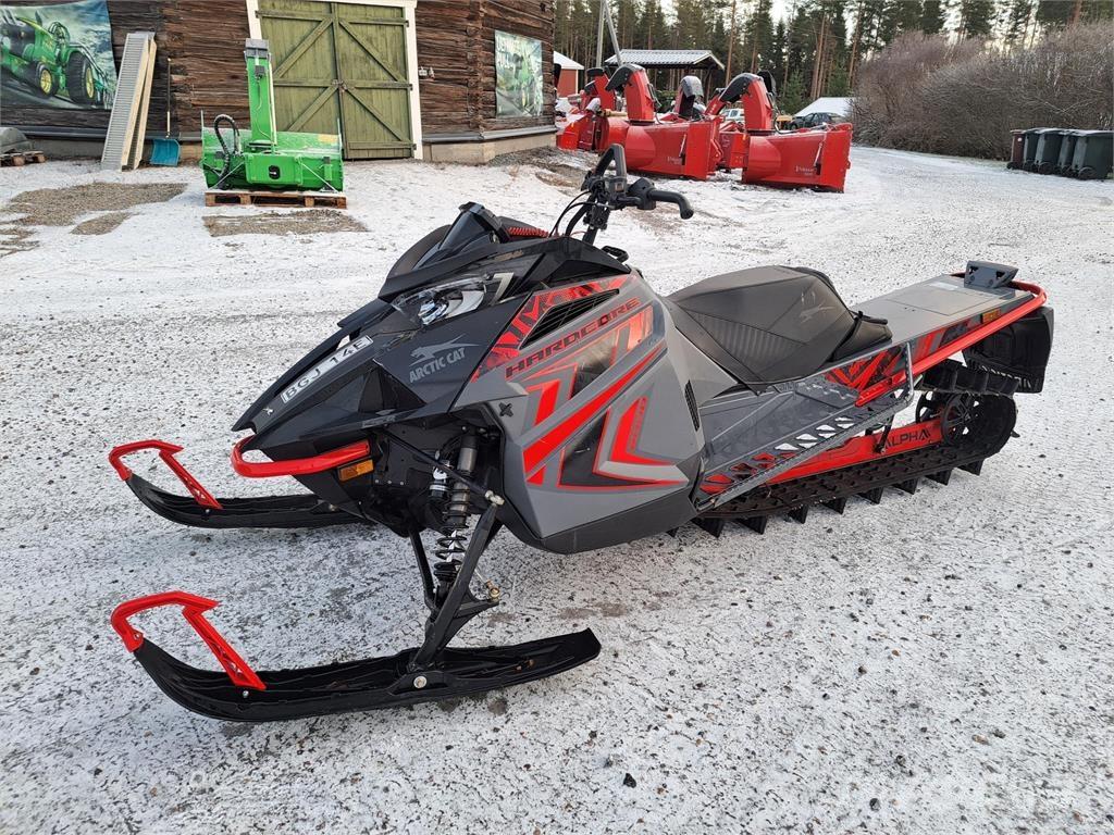 Arctic Cat M 8000 ALPHA Motorne sanjke