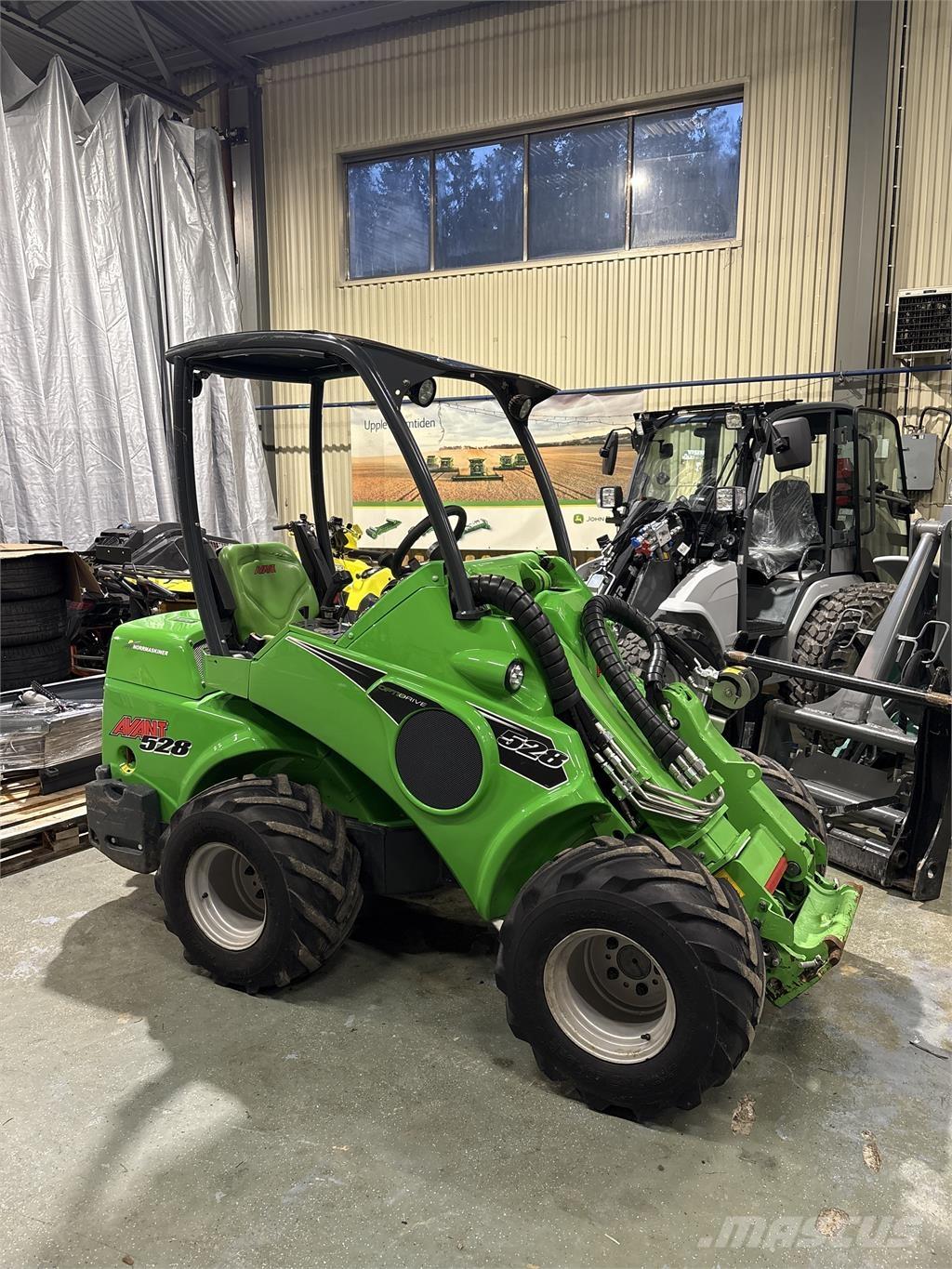 Avant 528 Skid steer mini utovarivači