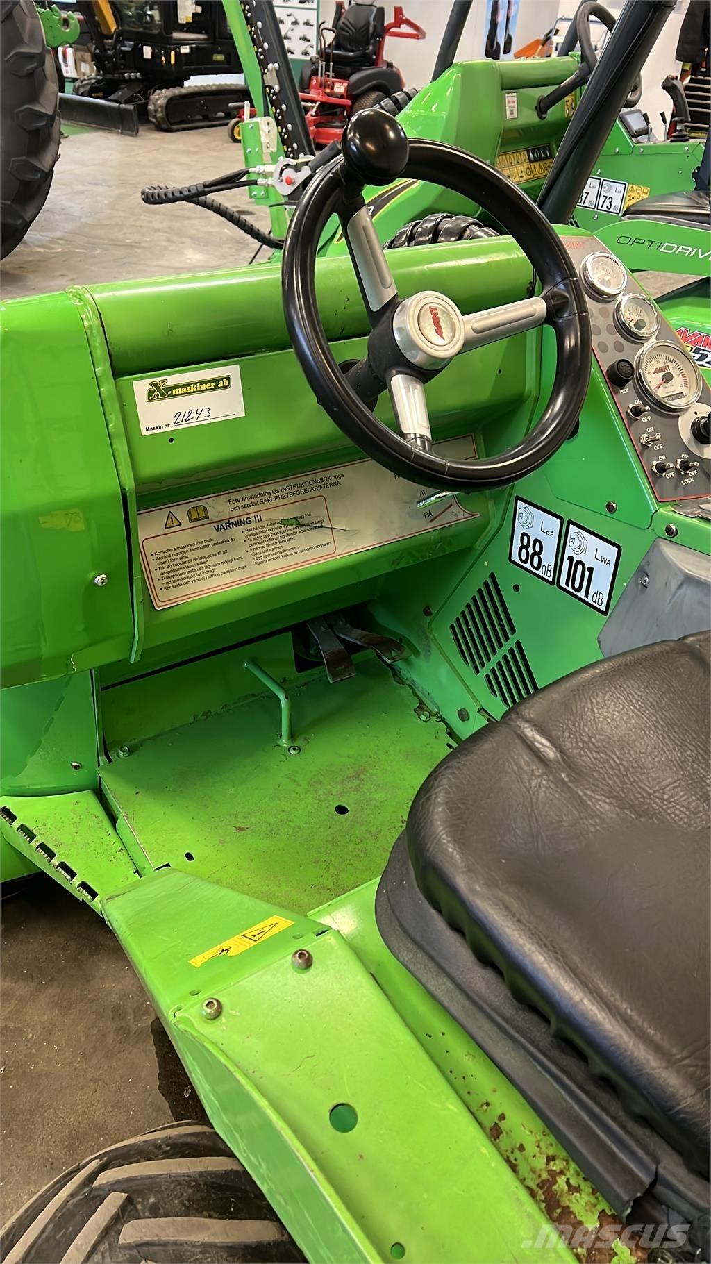 Avant 630 Beg Skid steer mini utovarivači