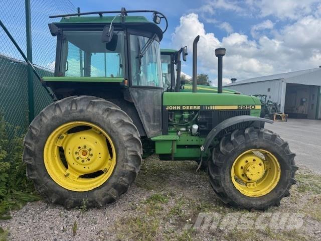 John Deere 2250 TRAKTOR Traktori