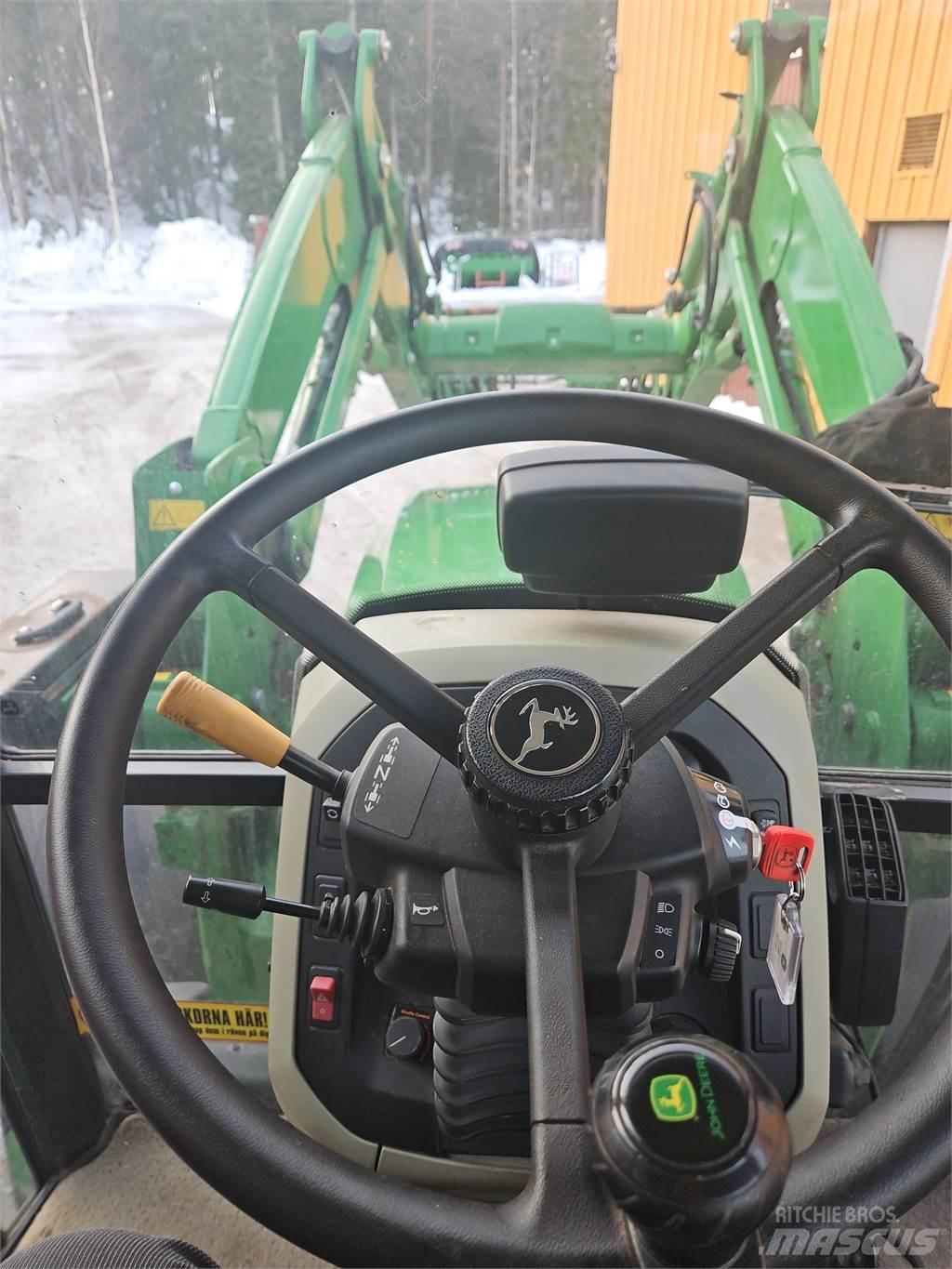 John Deere 5115M Traktori
