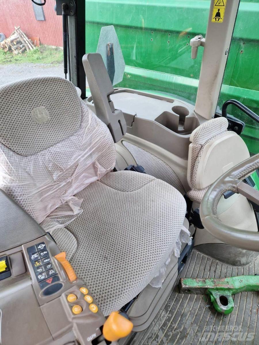 John Deere 5125 R Traktori