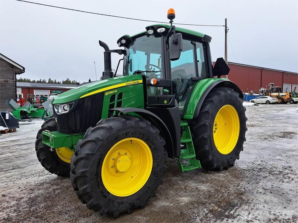John Deere 6090M Traktori