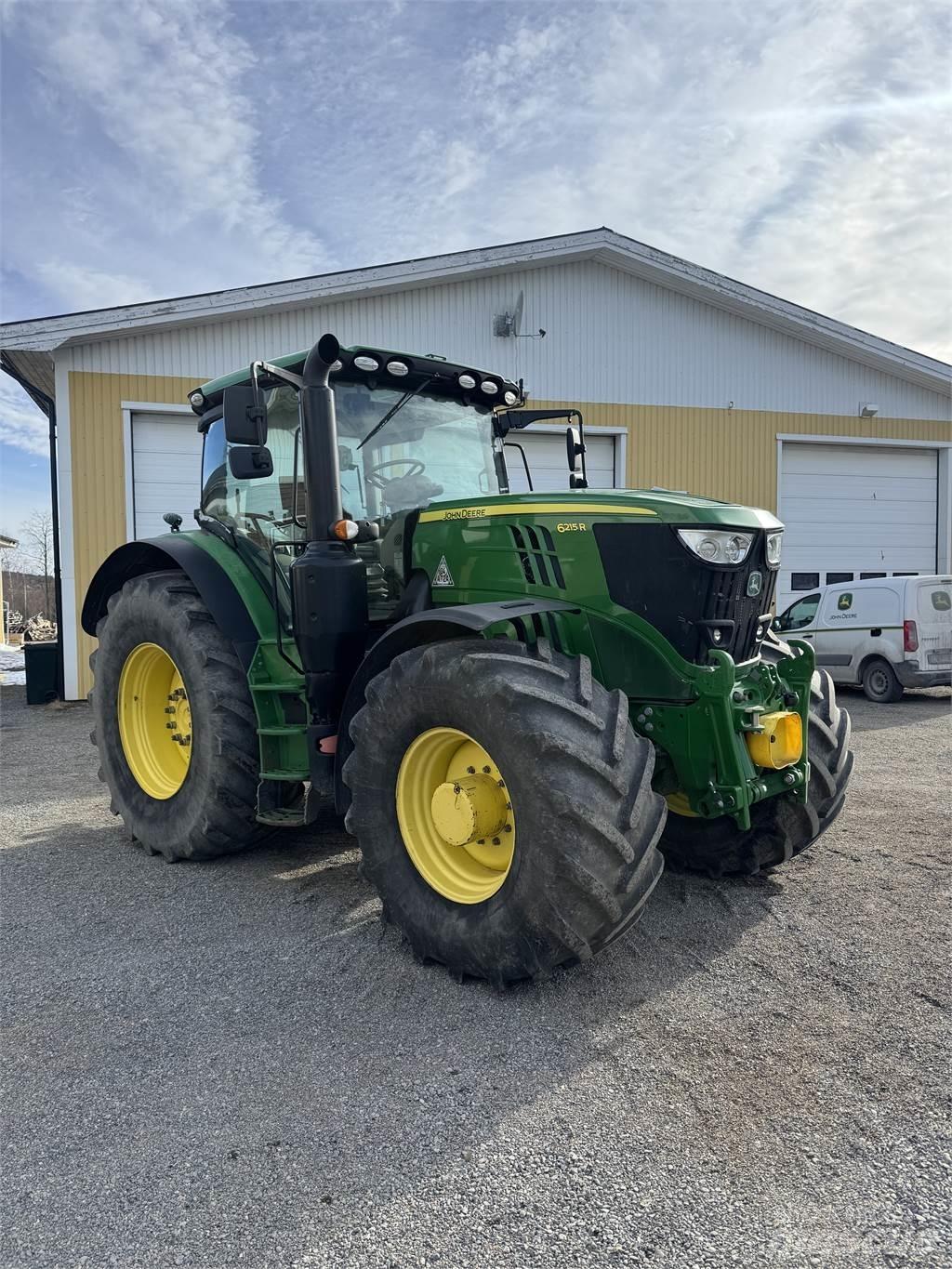 John Deere 6215R Traktori