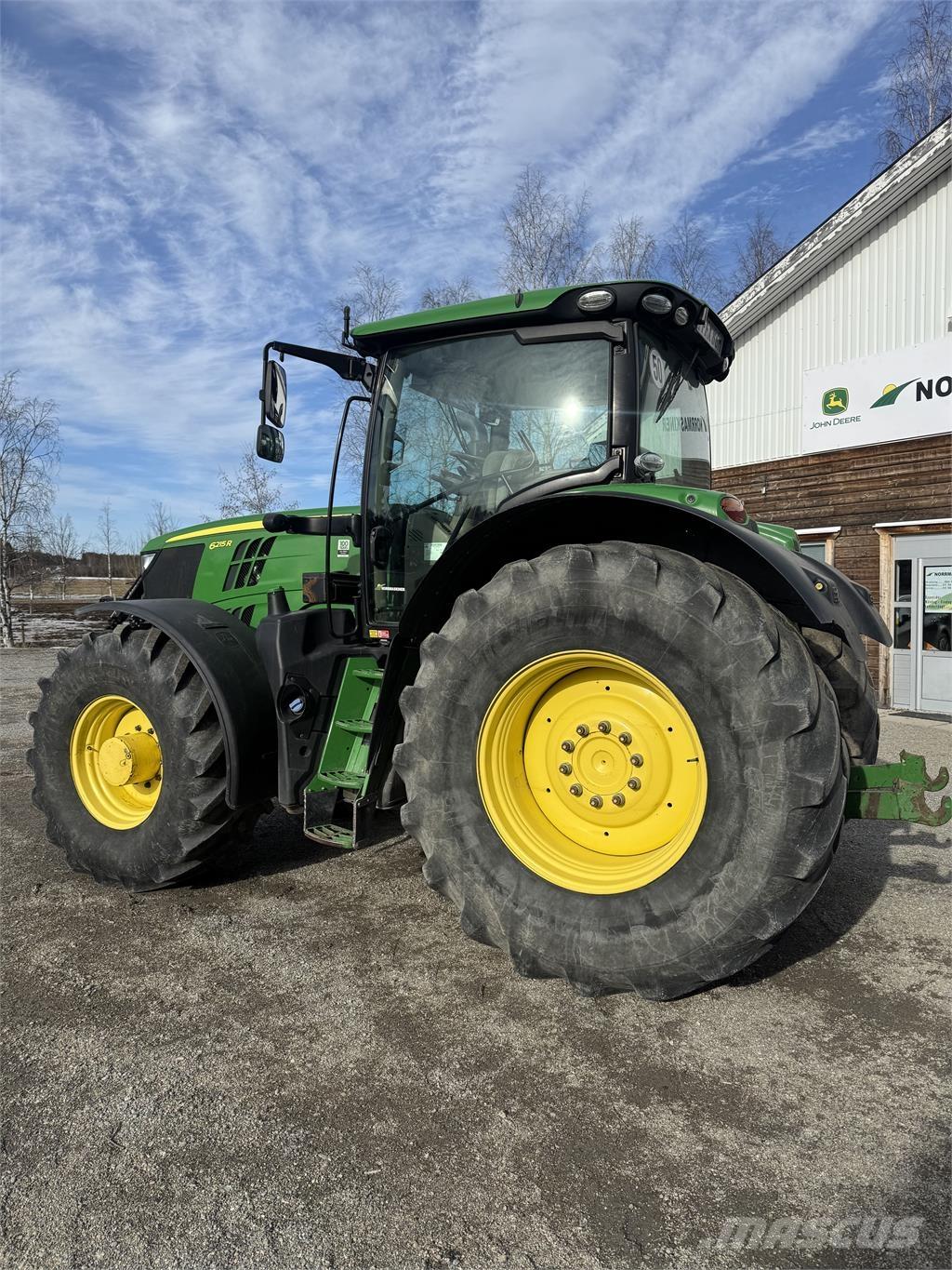 John Deere 6215R Traktori