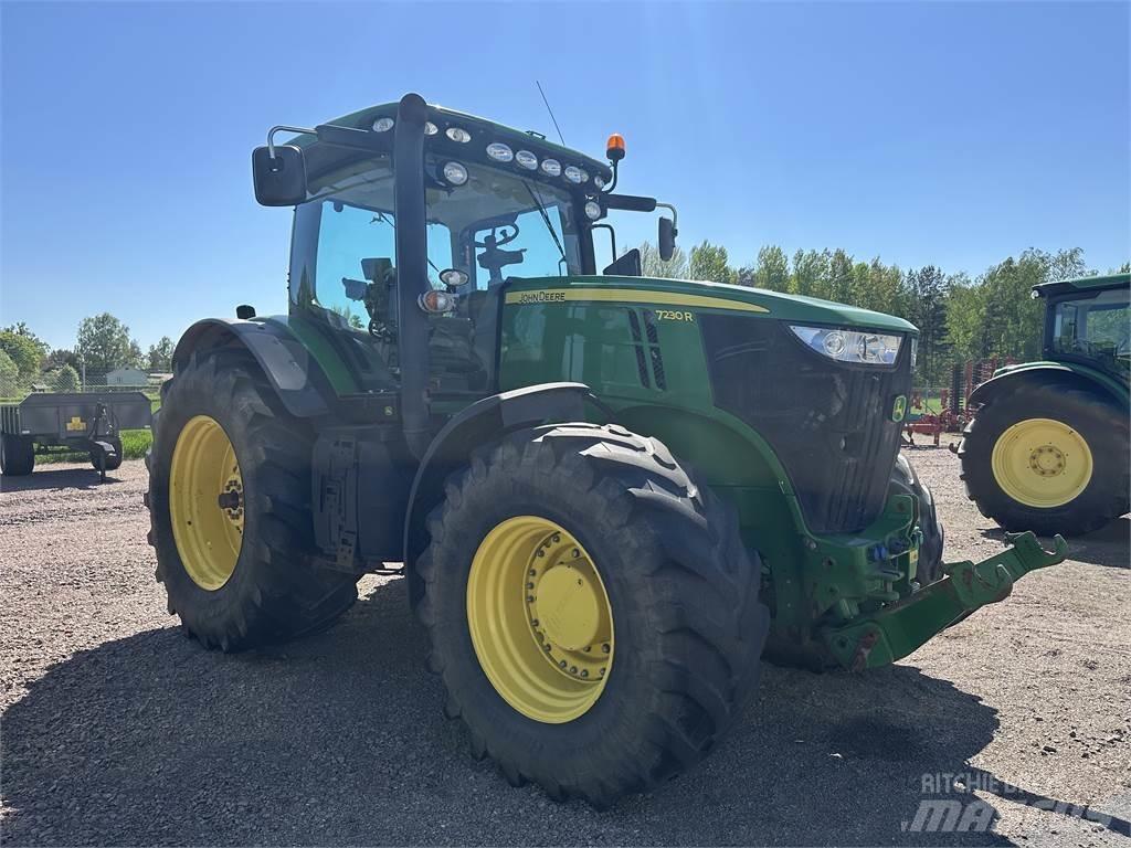John Deere 7230R Traktori