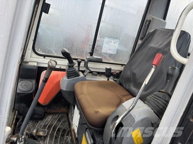 Kubota U35-3 a Bageri gusjeničari