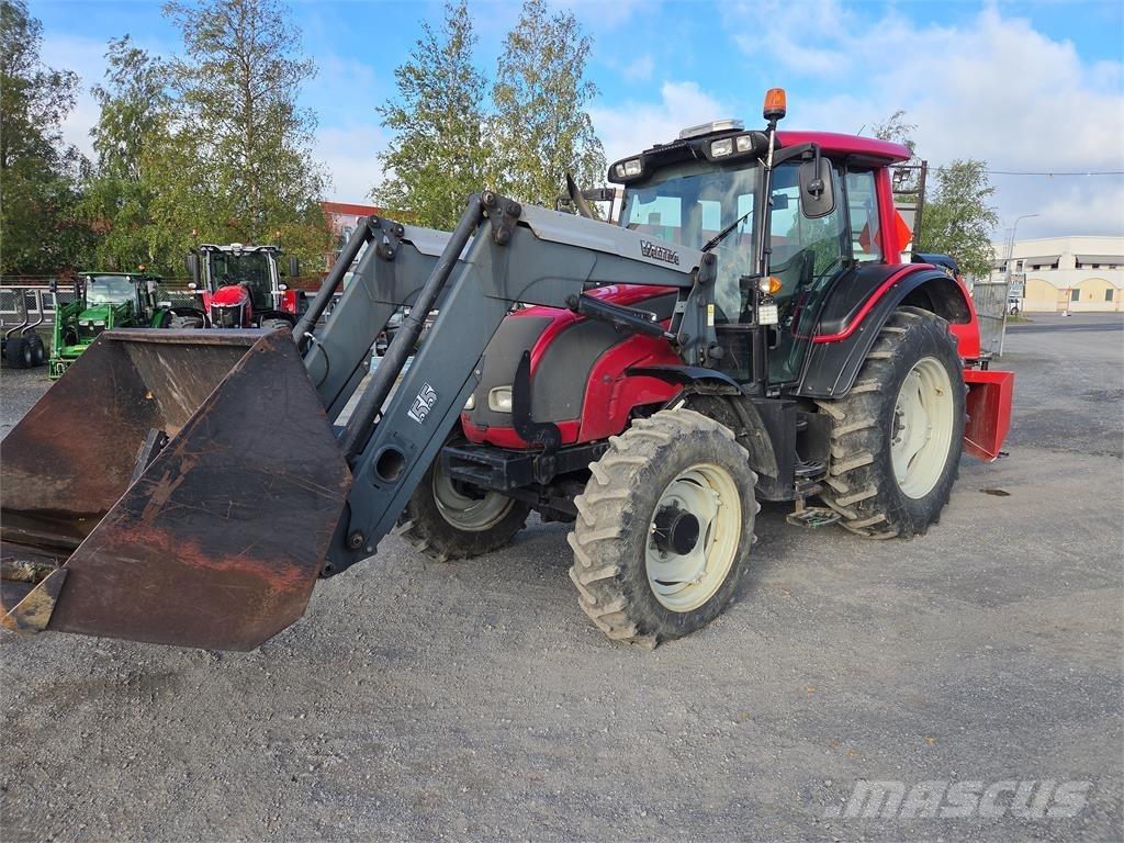 Valtra N121 Traktori