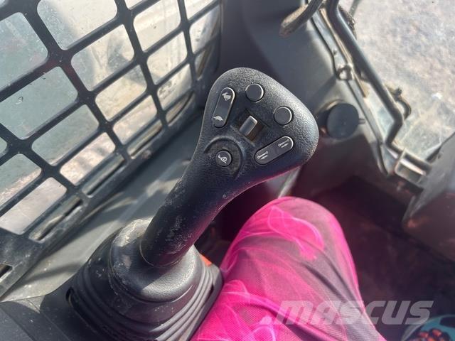 Bobcat T76 Skid steer mini utovarivači