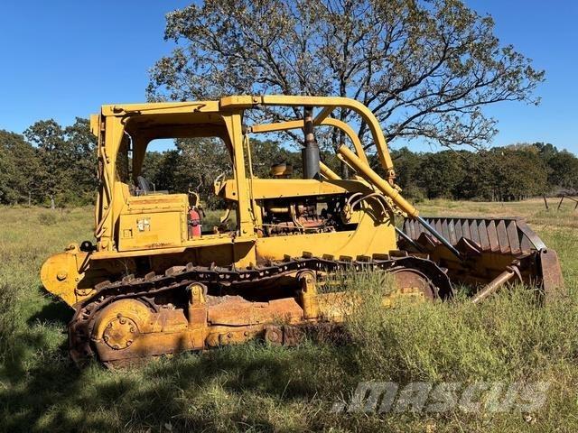 CAT D6D Buldožeri gusjeničari