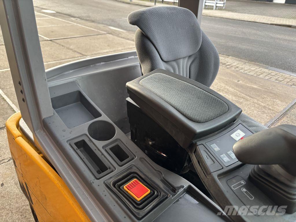Jungheinrich EFG 320 Električni viličari