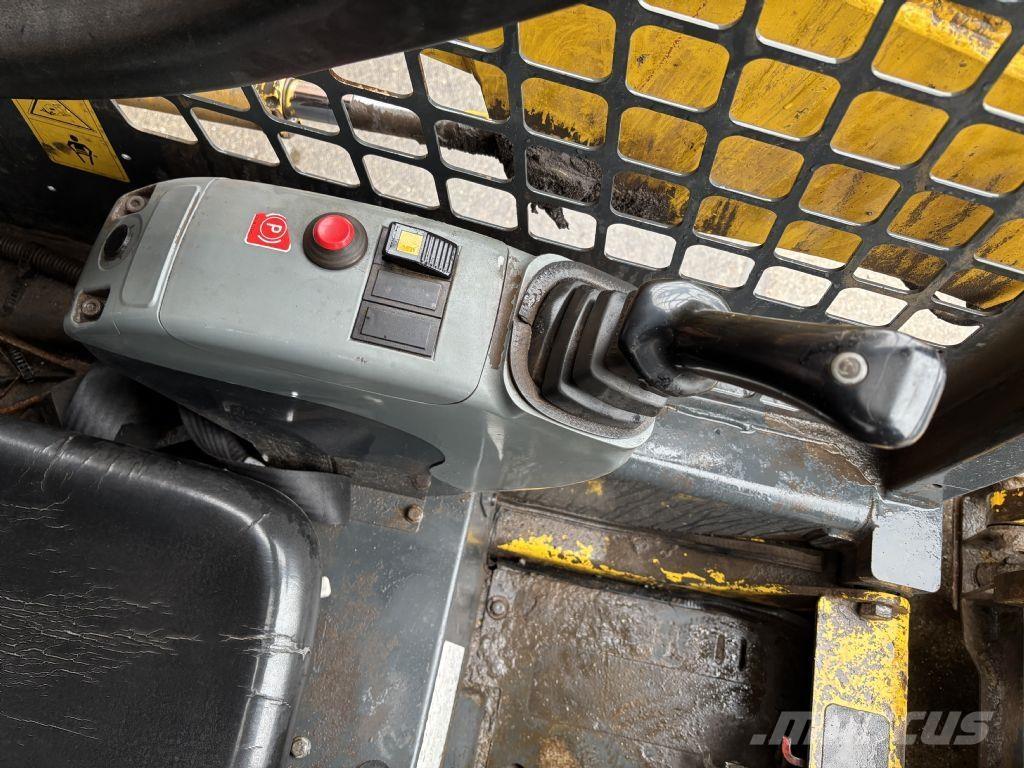 Komatsu SK510 Skid steer mini utovarivači