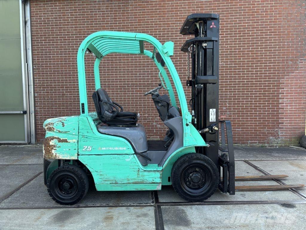 Mitsubishi FD25N Dizelski viličari