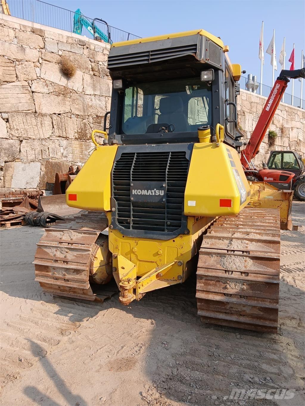 Komatsu D51PXI-22 Slagači cijevi