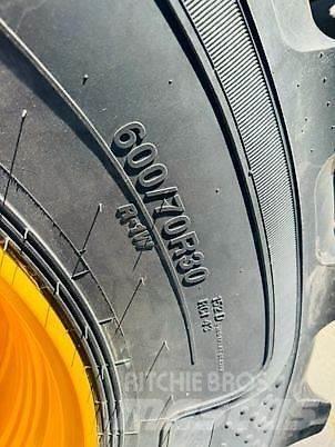 JCB FASTRAC 4220 Traktori