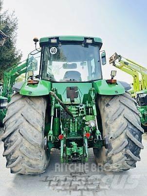 John Deere 8310 Traktori