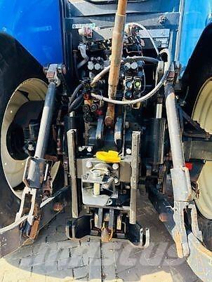 New Holland T7030 Traktori