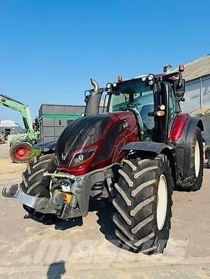 Valtra T174 VERSU Traktori