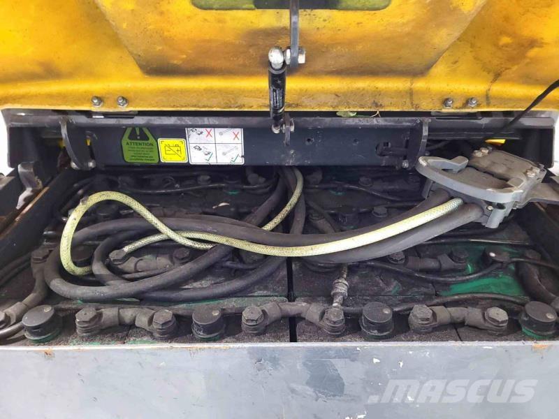 Aisle-Master 20SHE Viličar za uske prolaze