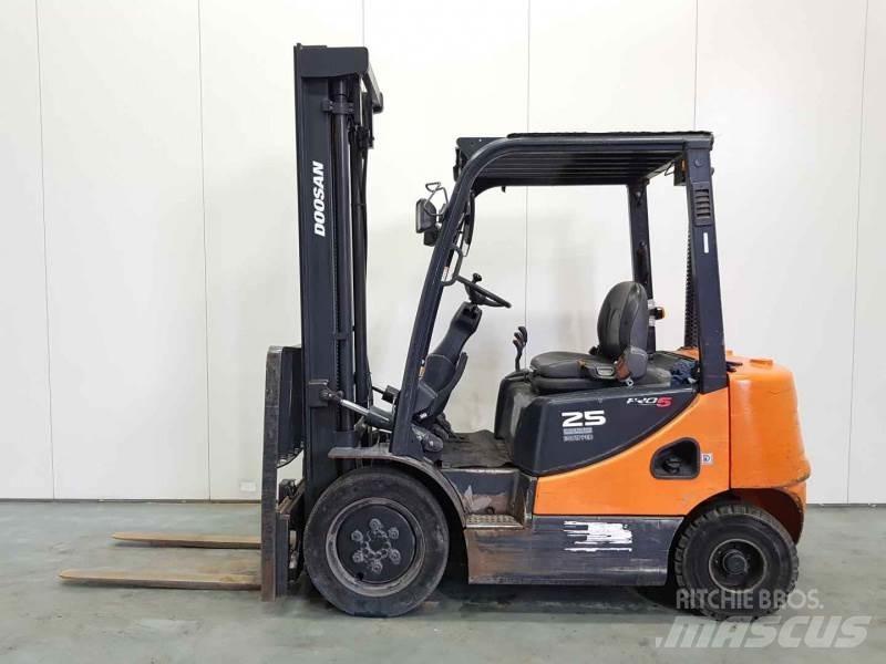 Doosan D25S-5 Dizelski viličari