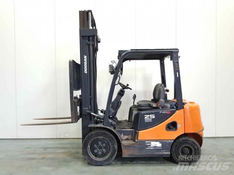 Doosan D25S-5 Dizelski viličari