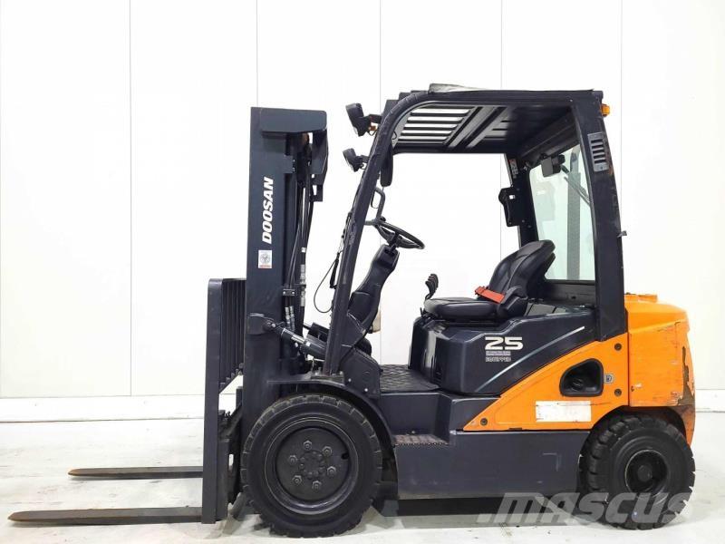 Doosan D25S-7 Dizelski viličari