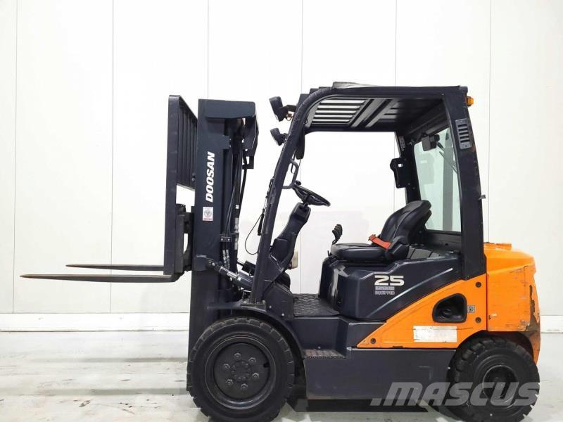 Doosan D25S-7 Dizelski viličari
