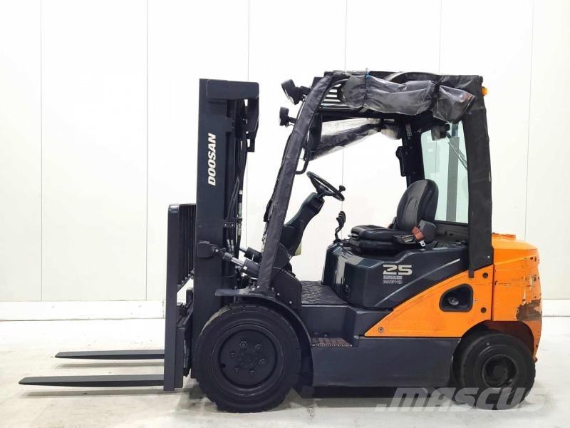 Doosan D25S-7 Dizelski viličari