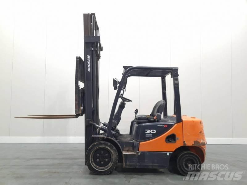 Doosan D30S-5 Dizelski viličari