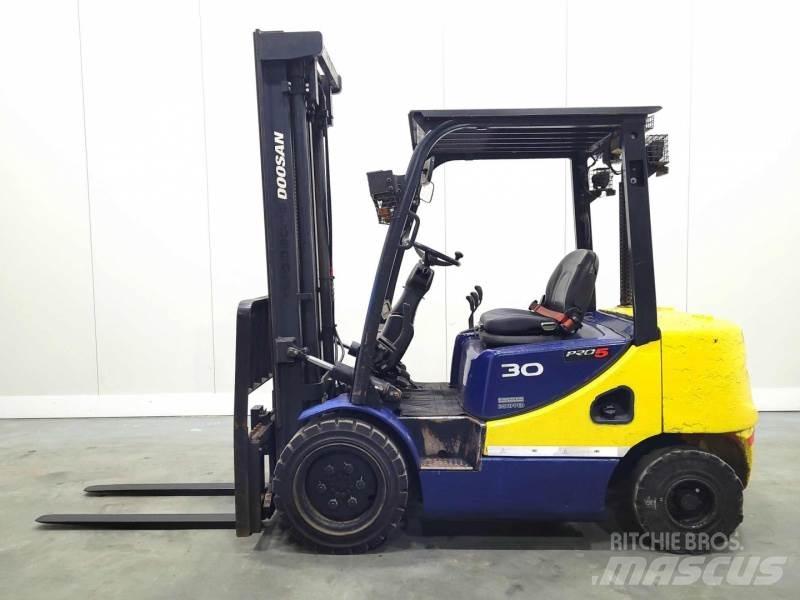 Doosan D30S-5 Dizelski viličari