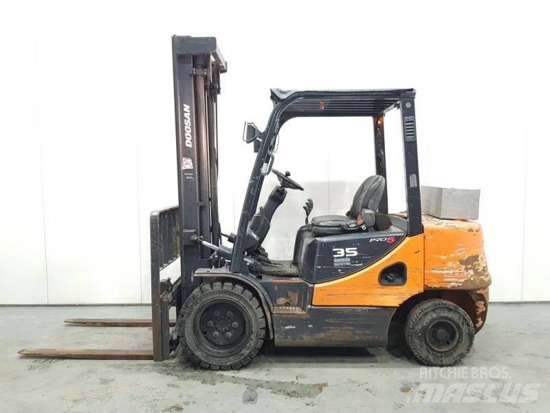 Doosan D35C-5 Dizelski viličari