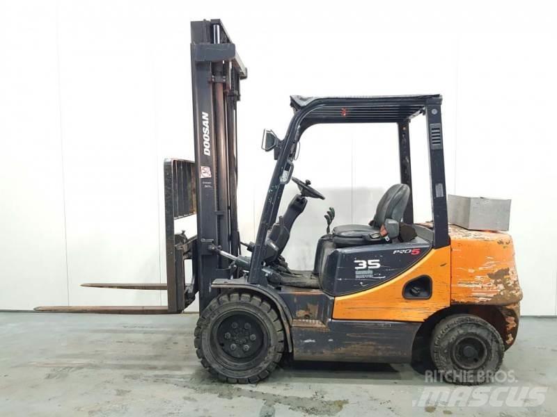 Doosan D35C-5 Dizelski viličari