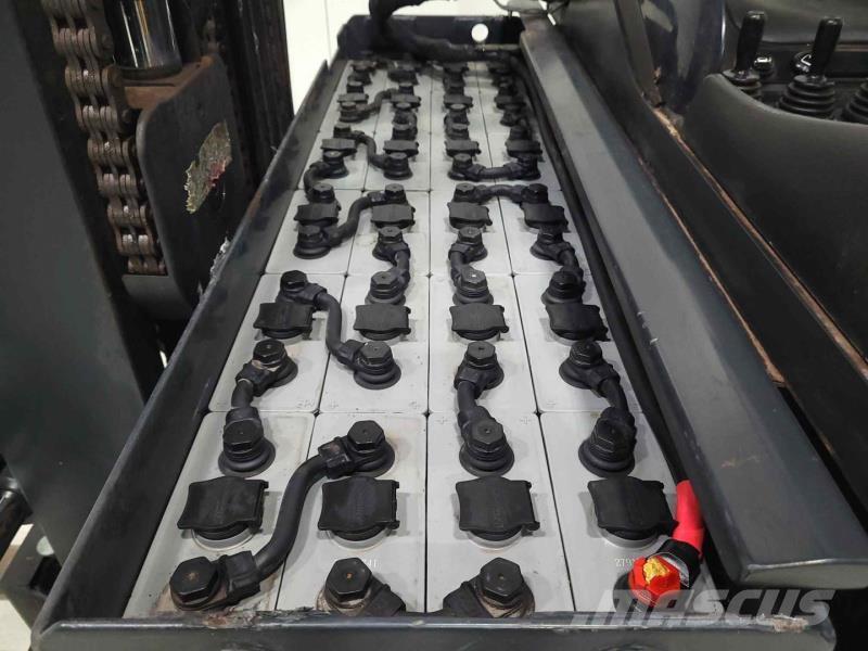 Linde R14S-12 Viličari sa pomičnim stupom