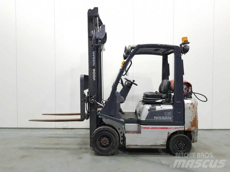 Nissan P1D1A18LQ Plinski viličari
