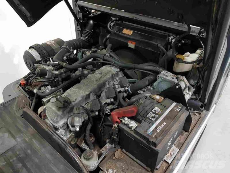 Nissan P1D1A18LQ Plinski viličari