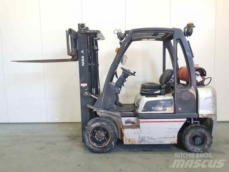 Nissan U1D272520 Plinski viličari