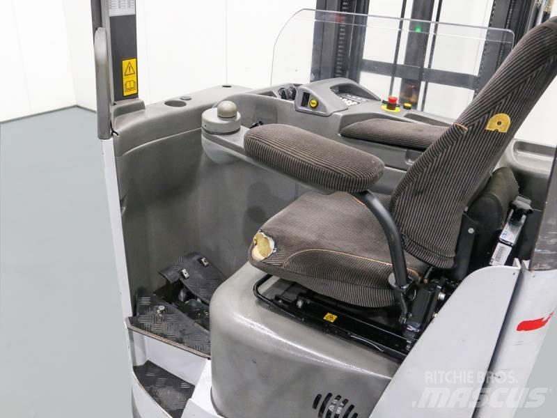 Nissan UNS161 Viličari sa pomičnim stupom