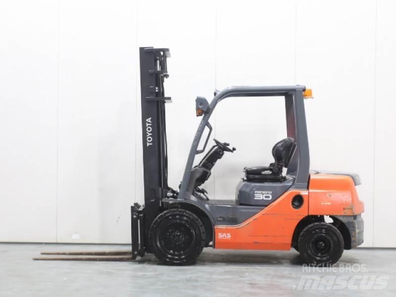 Toyota 02-8FDF30 Dizelski viličari